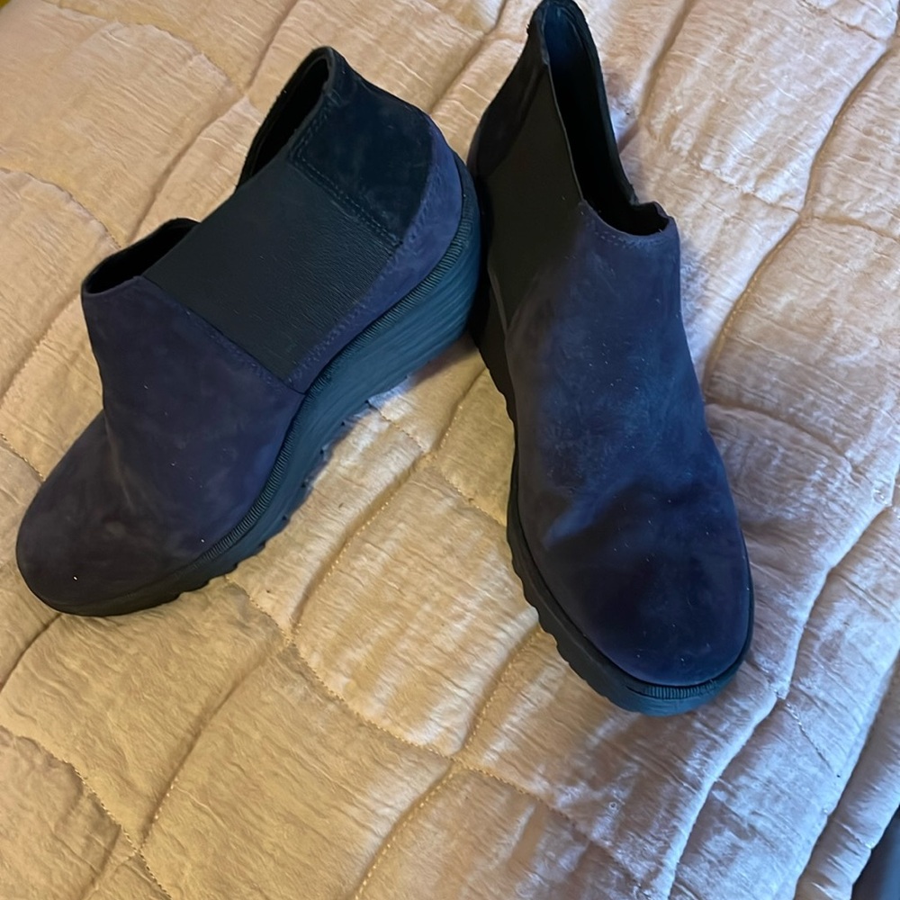 NWOB Fly London Beautiful Blue Suede Booties Size 38